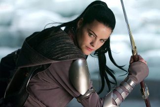 Jaimie Alexander como "Sif"